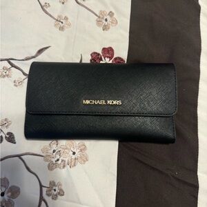 Michael Kors Jet Set Travel Wallet
